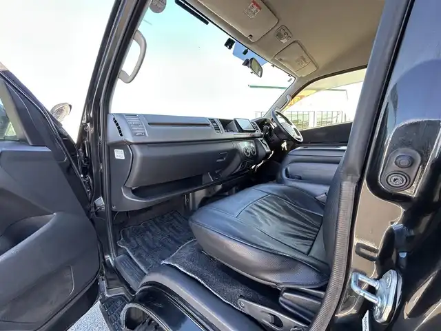 トヨタ ハイエース GL ロング 鳥取県 2012(平24)年 9.7万km ブラックマイカ ALPINE8型ナビ/フルセグ/DVD/CD/BT/バックカメラ・ETC/ALPINEフリップダウンモニター/社外16インチアルミホイール/片側パワースライドドア/キセノンライト/フォグライト/レザー調シートカバー/100V電源/キーレスキー/フロアマット/ドアバイザー/スペアキー2本