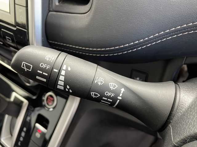 日産 セレナ ハイウェイスターVセレクションⅡ 鹿児島県 2018(平30)年 4.9万km ブリリアントホワイトパール セーフティパックB/・プロパイロット/・ステアリングスイッチ/・電動パーキングブレーキ/・オートブレーキホールド/・インテリジェントアラウンドビューモニター/・インテリジェントDA/・SRSカーテンエアバック/・ヒーター付きドアミラー/・パーキングアシスト/・踏み間違い防止アシスト/・標識検知機能/・フロント＆バッグソナー/・インテリジェントルームミラー/エマージェンシーブレーキ/LDW（車線逸脱警報）/ハンズフリー両側パワースライドドア/純正9型ナビ（MM518D-L）/・CD/DVD/Blu-ray/・Bluetooth/・フルセグTV/・SD音楽録音/・USB/純正１１型フリップダウンモニター/革巻きステアリング/ステアリングスイッチ/スマートキー＆プッシュスタート/アイドリングストップ/パーソナルテーブル(2/3列目)/USB電源ソケット(2/3列目)/ロールサンシェード/LEDヘッドライト/フォグランプ/オートライト/ウィンカー付電動格納ミラー/ビルトインETC/前方ドライブレコーダー/純正16インチアルミホイール（195/60/R16）/エアバッグ(運転席/助手席/サイド/カーテン)