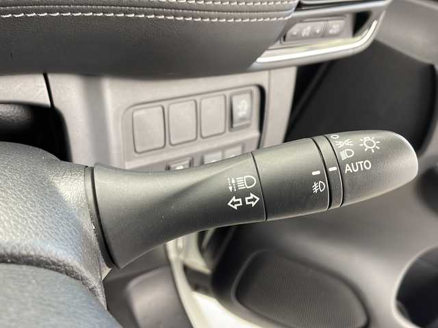 日産 セレナ ハイウェイスターVセレクションⅡ 鹿児島県 2018(平30)年 4.9万km ブリリアントホワイトパール セーフティパックB/・プロパイロット/・ステアリングスイッチ/・電動パーキングブレーキ/・オートブレーキホールド/・インテリジェントアラウンドビューモニター/・インテリジェントDA/・SRSカーテンエアバック/・ヒーター付きドアミラー/・パーキングアシスト/・踏み間違い防止アシスト/・標識検知機能/・フロント＆バッグソナー/・インテリジェントルームミラー/エマージェンシーブレーキ/LDW（車線逸脱警報）/ハンズフリー両側パワースライドドア/純正9型ナビ（MM518D-L）/・CD/DVD/Blu-ray/・Bluetooth/・フルセグTV/・SD音楽録音/・USB/純正１１型フリップダウンモニター/革巻きステアリング/ステアリングスイッチ/スマートキー＆プッシュスタート/アイドリングストップ/パーソナルテーブル(2/3列目)/USB電源ソケット(2/3列目)/ロールサンシェード/LEDヘッドライト/フォグランプ/オートライト/ウィンカー付電動格納ミラー/ビルトインETC/前方ドライブレコーダー/純正16インチアルミホイール（195/60/R16）/エアバッグ(運転席/助手席/サイド/カーテン)