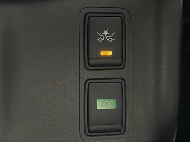 日産 セレナ ハイウェイスターVセレクションⅡ 鹿児島県 2018(平30)年 4.9万km ブリリアントホワイトパール セーフティパックB/・プロパイロット/・ステアリングスイッチ/・電動パーキングブレーキ/・オートブレーキホールド/・インテリジェントアラウンドビューモニター/・インテリジェントDA/・SRSカーテンエアバック/・ヒーター付きドアミラー/・パーキングアシスト/・踏み間違い防止アシスト/・標識検知機能/・フロント＆バッグソナー/・インテリジェントルームミラー/エマージェンシーブレーキ/LDW（車線逸脱警報）/ハンズフリー両側パワースライドドア/純正9型ナビ（MM518D-L）/・CD/DVD/Blu-ray/・Bluetooth/・フルセグTV/・SD音楽録音/・USB/純正１１型フリップダウンモニター/革巻きステアリング/ステアリングスイッチ/スマートキー＆プッシュスタート/アイドリングストップ/パーソナルテーブル(2/3列目)/USB電源ソケット(2/3列目)/ロールサンシェード/LEDヘッドライト/フォグランプ/オートライト/ウィンカー付電動格納ミラー/ビルトインETC/前方ドライブレコーダー/純正16インチアルミホイール（195/60/R16）/エアバッグ(運転席/助手席/サイド/カーテン)