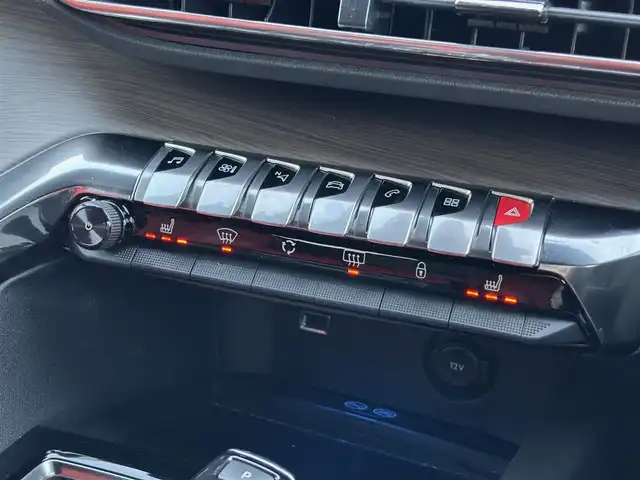プジョー ３００８ GT ブルー HDi レッドナッパ 山梨県 2022(令4)年 2.1万km パール 当店買取車/赤革/パノラマSR/ディーラーOPメモリナビ/全周囲カメラ/アンビエントライト/電動リアゲート/マッサージシート/前席シートヒーター/フルセグTV/AppleCarplay/AndroidoAuto/純正18インチAW/LEDヘッドライト