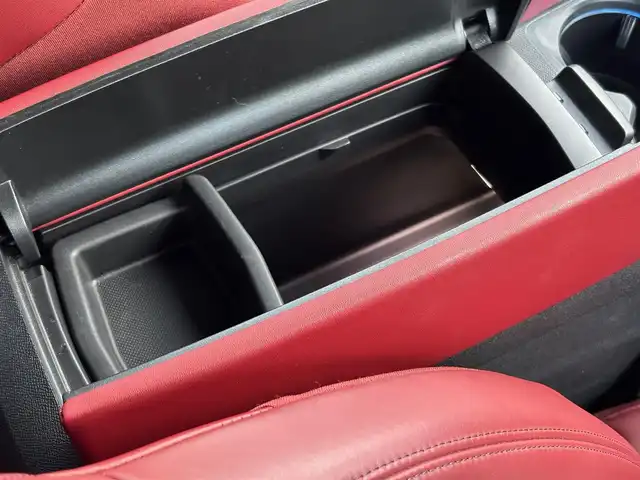 プジョー ３００８ GT ブルー HDi レッドナッパ 山梨県 2022(令4)年 2.1万km パール 当店買取車/赤革/パノラマSR/ディーラーOPメモリナビ/全周囲カメラ/アンビエントライト/電動リアゲート/マッサージシート/前席シートヒーター/フルセグTV/AppleCarplay/AndroidoAuto/純正18インチAW/LEDヘッドライト