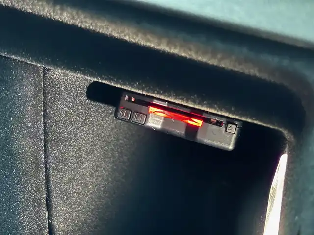 プジョー ３００８ GT ブルー HDi レッドナッパ 山梨県 2022(令4)年 2.1万km パール 当店買取車/赤革/パノラマSR/ディーラーOPメモリナビ/全周囲カメラ/アンビエントライト/電動リアゲート/マッサージシート/前席シートヒーター/フルセグTV/AppleCarplay/AndroidoAuto/純正18インチAW/LEDヘッドライト