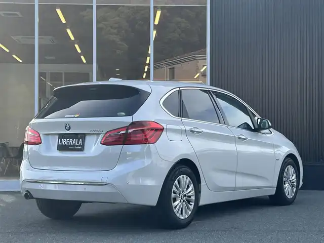 ＢＭＷ ２１８ｄ アクティブツアラー ラグジュアリー 福岡県 2017(平29)年 5.2万km ミネラルホワイト インテリジェントセーフティ/レーンディパーチャーウォーニング/コンフォートパッケージ/ベージュ革/D/Nシートヒーター/純正ナビ/Bluetooth/バックカメラ/パワーバックドア/ステアリングスイッチ/パワーシート/オートライト/オートワイパー/ドライブレコーダー　/純正16インチアルミホイール/ミラー一体型ETC/取扱説明書/保証書/スペアキー×1