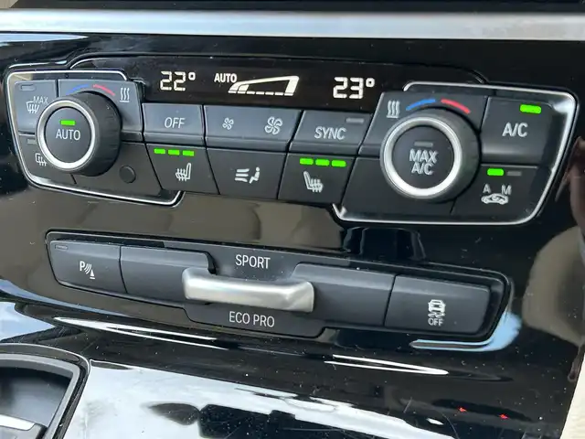 ＢＭＷ ２１８ｄ アクティブツアラー ラグジュアリー 福岡県 2017(平29)年 5.2万km ミネラルホワイト インテリジェントセーフティ/レーンディパーチャーウォーニング/コンフォートパッケージ/ベージュ革/D/Nシートヒーター/純正ナビ/Bluetooth/バックカメラ/パワーバックドア/ステアリングスイッチ/パワーシート/オートライト/オートワイパー/ドライブレコーダー　/純正16インチアルミホイール/ミラー一体型ETC/取扱説明書/保証書/スペアキー×1