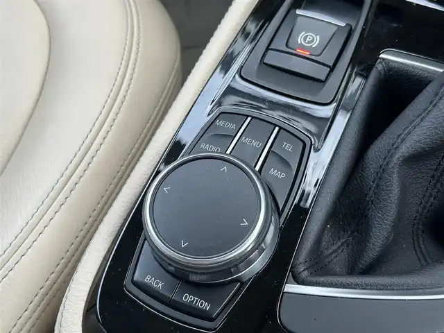 ＢＭＷ ２１８ｄ アクティブツアラー ラグジュアリー 福岡県 2017(平29)年 5.2万km ミネラルホワイト インテリジェントセーフティ/レーンディパーチャーウォーニング/コンフォートパッケージ/ベージュ革/D/Nシートヒーター/純正ナビ/Bluetooth/バックカメラ/パワーバックドア/ステアリングスイッチ/パワーシート/オートライト/オートワイパー/ドライブレコーダー　/純正16インチアルミホイール/ミラー一体型ETC/取扱説明書/保証書/スペアキー×1