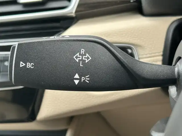 ＢＭＷ ２１８ｄ アクティブツアラー ラグジュアリー 福岡県 2017(平29)年 5.2万km ミネラルホワイト インテリジェントセーフティ/レーンディパーチャーウォーニング/コンフォートパッケージ/ベージュ革/D/Nシートヒーター/純正ナビ/Bluetooth/バックカメラ/パワーバックドア/ステアリングスイッチ/パワーシート/オートライト/オートワイパー/ドライブレコーダー　/純正16インチアルミホイール/ミラー一体型ETC/取扱説明書/保証書/スペアキー×1