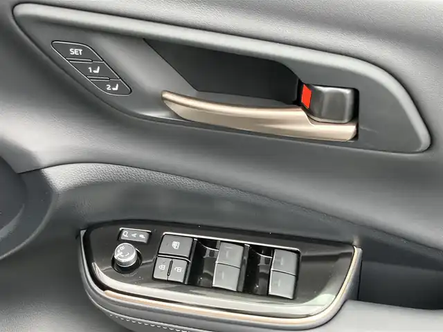 トヨタ クラウン スポーツ Z 山口県 2024(令6)年 0.4万km プレシャスホワイトパール ワンオーナー/12.3インチHDディスプレイナビ・TV/AppleCarpPlay/AndroidAuto/パノラミックビューカメラ/パノラマガラスルーフ/クロ革シート/シートベンチレーション/ヒーター/パワーシート/アドバンストパーク/プリクラッシュセーフティ/レーンディパーチャーアラート/ブラインドスポットモニター/プロアクティブドライビングアシスト/リアクロストラフィックアラート/リアカメラディテクション/ヘッドアップディスプレイ/パーキングサポートブレーキ/レーダークルーズコントロール/LEDオートライト/ETC2.0/スマートキー/置くだけ充電/デジタルインナーミラー/ハンズフリーパワーバックドア/21inアルミホイール