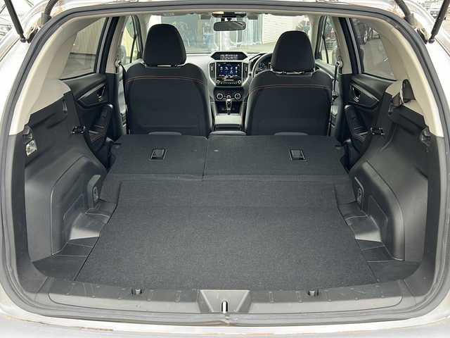 スバル インプレッサ ＸＶ 1．6i－L アイサイト 道北・旭川 2021(令3)年 0.4万km アイスシルバーメタリック ワンオーナー/社外ナビ(CD/DVD/BT/SD/フルセグ)/バックカメラ/4WD/オートライト/パドルシフト/衝突軽減ブレーキ/レーンキープアシスト/横滑り防止/革巻きステアリング/ステアリングスイッチ/ドライブレコーダー/BSM/LED/AVH/禁煙車/フォグランプ/取説/保証書/純正フロアマット/ドアバイザー