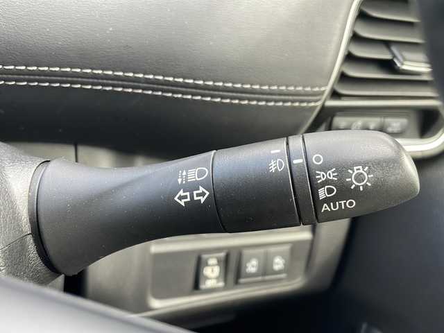 日産 セレナ ハイウェイスターVセレクションⅡ 三重県 2019(平31)年 4.5万km ブリリアントホワイトパール 純正９インチナビ　ＴＶ／ＢＴ／ＣＤ／ＤＶＤ／ＢＤ　全方位カメラ　禁煙車　ビルトインＥＴＣ　衝突軽減ブレーキ　ステアリングスイッチ　純正フロアマット　前方ドラレコ　スペアキー　オートライト　フォグランプ