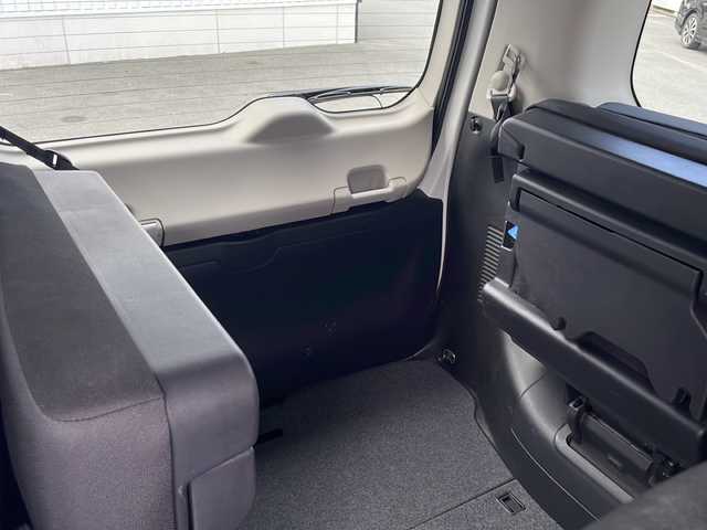 日産 セレナ ハイウェイスターVセレクションⅡ 三重県 2019(平31)年 4.5万km ブリリアントホワイトパール 純正９インチナビ　ＴＶ／ＢＴ／ＣＤ／ＤＶＤ／ＢＤ　全方位カメラ　禁煙車　ビルトインＥＴＣ　衝突軽減ブレーキ　ステアリングスイッチ　純正フロアマット　前方ドラレコ　スペアキー　オートライト　フォグランプ