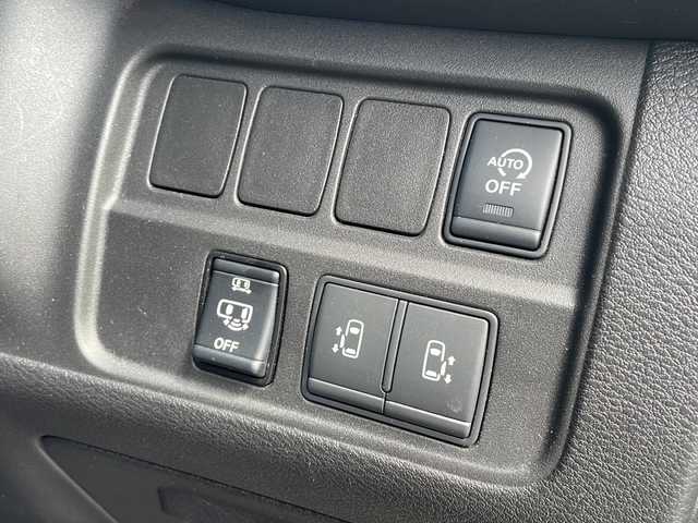日産 セレナ ハイウェイスターVセレクションⅡ 三重県 2019(平31)年 4.5万km ブリリアントホワイトパール 純正９インチナビ　ＴＶ／ＢＴ／ＣＤ／ＤＶＤ／ＢＤ　全方位カメラ　禁煙車　ビルトインＥＴＣ　衝突軽減ブレーキ　ステアリングスイッチ　純正フロアマット　前方ドラレコ　スペアキー　オートライト　フォグランプ