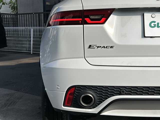 ジャガー Ｅペース R ダイナミック 180PS 京都府 2018(平30)年 4.9万km ポラリスホワイト 純正メーカーナビ/AM/FM/Bluetooth/Applecarplay/全周囲モニター　/フルセグＴＶ　/レーダークルーズコントロール　/パドルシフト/ブラインドスポットモニター　/ターボ/4WD/ハーフレザー　/シートヒーター　/パワーリアゲート　/サイドステップ/純正20インチホイール/ETC/オートエアコン/前後コーナーセンサー/LEDヘッドライト/ABS/横滑り防止装置/盗難防止装置/レーンキープアシスト/ダブルエアバッグ+サイドエアバッグ/衝突被害軽減システム/純正フロアマット/プッシュスタート/MTモード付AT/スマートキー/スペアキー1本/パワーウィンドウ/パワーステアリング/アイドリングストップ/取扱説明書/保証書/整備記録簿