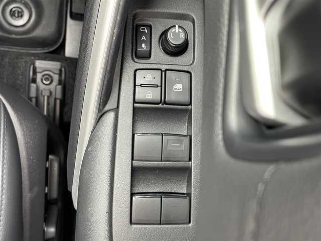 トヨタ カローラ クロス ハイブリッド Z 福岡県 2024(令6)年 0.4万km プラチナホワイトパールマイカ ワンオーナー/純正メーカーナビ/（Bluetooth対応/フルセグTV/AM/FM）/アラウンドビューモニター/ブラインドスポットモニター/運転席パワーシート/前席シートヒーター/クルーズコントロール/バックカメラ/フロントカメラ/ETC2.0/ルーフレール/パワーバックドア/プッシュスタート/純正フロアマット/純正アルミホイール/コーナーセンサー（前後）/保証書/取扱説明書/スマートキー