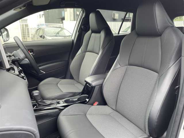 トヨタ カローラ クロス ハイブリッド Z 福岡県 2024(令6)年 0.4万km プラチナホワイトパールマイカ ワンオーナー/純正メーカーナビ/（Bluetooth対応/フルセグTV/AM/FM）/アラウンドビューモニター/ブラインドスポットモニター/運転席パワーシート/前席シートヒーター/クルーズコントロール/バックカメラ/フロントカメラ/ETC2.0/ルーフレール/パワーバックドア/プッシュスタート/純正フロアマット/純正アルミホイール/コーナーセンサー（前後）/保証書/取扱説明書/スマートキー