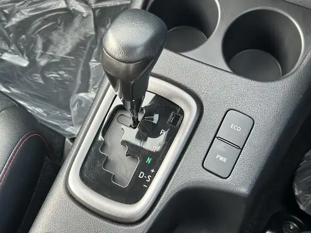 トヨタ ハイラックス Z GRスポーツ 道南・函館 2023(令5)年 2.4万km スーパーホワイトⅡ ・純正ディスプレイオーディオ/・純正エンジンスターター/・ドライブレコーダー前後/・パノラミックビューモニター/・EGRボンネットバグガード/・LADDER FRAME　ソフトトノカバー/・Clazzioラバーマット/・GRスポーツ専用ハーフレザーシート/・運転席パワーシート/・純正マッドガード/・LEDヘッドライト/・オートライト/・プリクラッシュセーフティ/・レーダークルーズコントロール/・クリアランスソナー/・スマートキー/・エンジンプッシュスタート