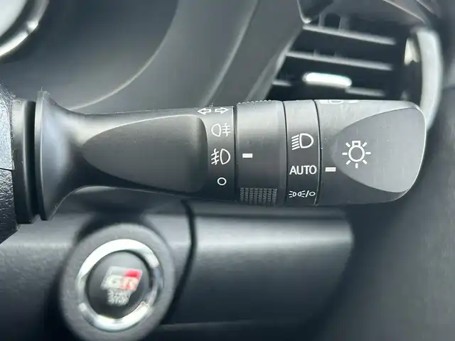 トヨタ ハイラックス Z GRスポーツ 道南・函館 2023(令5)年 2.4万km スーパーホワイトⅡ ・純正ディスプレイオーディオ/・純正エンジンスターター/・ドライブレコーダー前後/・パノラミックビューモニター/・EGRボンネットバグガード/・LADDER FRAME　ソフトトノカバー/・Clazzioラバーマット/・GRスポーツ専用ハーフレザーシート/・運転席パワーシート/・純正マッドガード/・LEDヘッドライト/・オートライト/・プリクラッシュセーフティ/・レーダークルーズコントロール/・クリアランスソナー/・スマートキー/・エンジンプッシュスタート