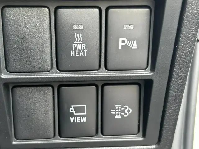 トヨタ ハイラックス Z GRスポーツ 道南・函館 2023(令5)年 2.4万km スーパーホワイトⅡ ・純正ディスプレイオーディオ/・純正エンジンスターター/・ドライブレコーダー前後/・パノラミックビューモニター/・EGRボンネットバグガード/・LADDER FRAME　ソフトトノカバー/・Clazzioラバーマット/・GRスポーツ専用ハーフレザーシート/・運転席パワーシート/・純正マッドガード/・LEDヘッドライト/・オートライト/・プリクラッシュセーフティ/・レーダークルーズコントロール/・クリアランスソナー/・スマートキー/・エンジンプッシュスタート