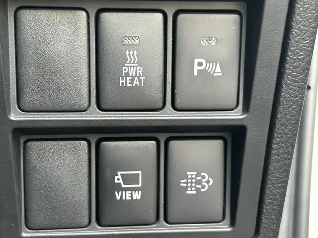 トヨタ ハイラックス Z GRスポーツ 道南・函館 2023(令5)年 2.4万km スーパーホワイトⅡ ・純正ディスプレイオーディオ/・純正エンジンスターター/・ドライブレコーダー前後/・パノラミックビューモニター/・EGRボンネットバグガード/・LADDER FRAME　ソフトトノカバー/・Clazzioラバーマット/・GRスポーツ専用ハーフレザーシート/・運転席パワーシート/・純正マッドガード/・LEDヘッドライト/・オートライト/・プリクラッシュセーフティ/・レーダークルーズコントロール/・クリアランスソナー/・スマートキー/・エンジンプッシュスタート