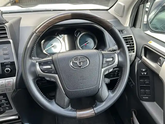 トヨタ ランドクルーザー プラド TZ－G 道央・札幌 2020(令2)年 6.8万km ホワイトパールクリスタルシャイン ・4WD/・寒冷地仕様/・サンルーフ/・トヨタセーフティセンス/・プリクラッシュセーフティ/・レーンキープアシスト/・レーダークルーズコントロール/・オートハイビーム/・先行車発進告知/・標識認識システム/・ブラインドスポットモニター/・センターデフロック/・リアエアサス自動乗降モード/・マルチテレインセレクト/・純正ディスプレイオーディオ/・ナビ機能/フルセグ/BT/・アラウンドビューモニター/・パワーシート/・シートヒーター&クーラー/・シートメモリ/・レザーシート/・ヒッチメンバー/・純正ドライブレコーダー/・LEDヘッドライト