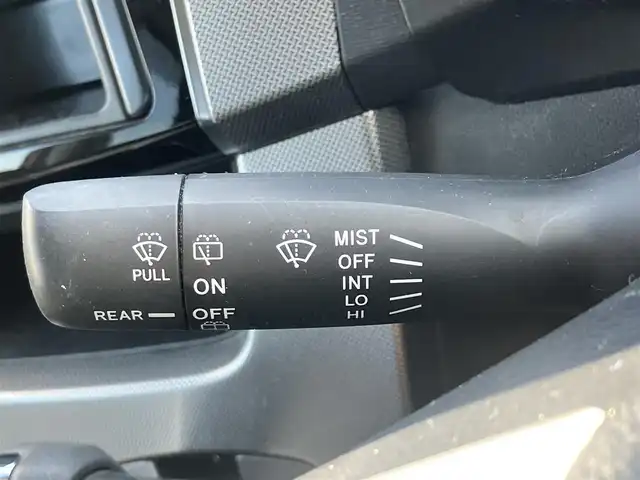 ダイハツ ムーヴ カスタム RS SA 静岡県 2014(平26)年 5.9万km ファイアークォーツレッドM エンジンスタートボタン/パワーウィンドウ/パワーステアリング/アイドリングストップ/ターボ/スマートキー/オートエアコン/ベンチシート/純正フロアマット/純正アルミホイール/布シート/ABS/横滑り防止装置/盗難防止装置/オートライト/LEDヘッドライト/Wエアバッグ/衝突軽減システム/momoステアリング