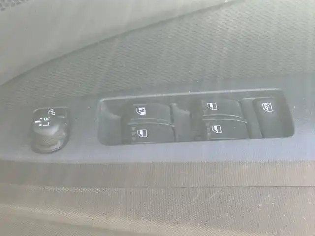 ダイハツ ムーヴ カスタム RS SA 静岡県 2014(平26)年 5.9万km ファイアークォーツレッドM エンジンスタートボタン/パワーウィンドウ/パワーステアリング/アイドリングストップ/ターボ/スマートキー/オートエアコン/ベンチシート/純正フロアマット/純正アルミホイール/布シート/ABS/横滑り防止装置/盗難防止装置/オートライト/LEDヘッドライト/Wエアバッグ/衝突軽減システム/momoステアリング