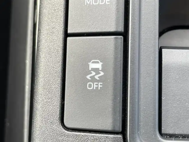 トヨタ プリウス G 兵庫県 2023(令5)年 6.4万km プラチナホワイトパールマイカ 純正8インチDOナビ/追従有クルーズコントロール/バックカメラ/純正フロアマット/Bluetooth接続/オートホールド/電子パーキング/ビルトインETC/前席シートヒーター/ステアリングスイッチ/トヨタセーフティセンス/オートマチックハイビーム/LEDヘッドライト/スイッチスタート/100V電源