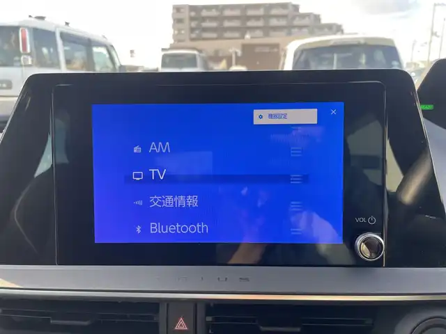 トヨタ プリウス G 兵庫県 2023(令5)年 6.4万km プラチナホワイトパールマイカ 純正8インチDOナビ/追従有クルーズコントロール/バックカメラ/純正フロアマット/Bluetooth接続/オートホールド/電子パーキング/ビルトインETC/前席シートヒーター/ステアリングスイッチ/トヨタセーフティセンス/オートマチックハイビーム/LEDヘッドライト/スイッチスタート/100V電源