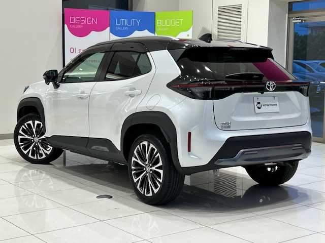 トヨタ ヤリスクロス Z アドベンチャー 埼玉県 2023(令5)年 0.7万km ブラックマイカ/プラチナホワイトパールマイカ トヨタセーフティセンス/純正ディスプレイオーディオ/　　AM/FM/BT/USB/バックカメラ/レーダークルーズコントロール/LEDオートライト/フォグライト/ハーフレザーシート/パワーシート/シートヒーター/純正18インチアルミホイール/ステアリングヒーター/ステアリングスイッチ/前後ドライブレコーダー/プッシュスタート/ETC