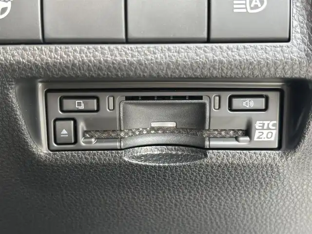 トヨタ ＲＡＶ４ アドベンチャー オフロードPKGⅡ 滋賀県 2024(令6)年 0.4万km スーパーホワイトⅡ 10.5型ディスプレイオーディオ/・Bluetooth/フルセグ/バックカメラ/革巻きステアリング/ステアリングリモコン/ステアリングヒーター/ETC2.0/前席シートヒーター/前席シートベンチレーション/運転席パワーシート/オートリトラミラー/LEDオートライト/フォグライト/トヨタセーフティセンス/・レーントレーシングアシスト/・ブラインドスポットモニター/・プリクラッシュセーフティ/・クリアランスソナー/・ロードサインアシスト/・レーダークルーズコントロール/・オートハイビーム/スマートキー