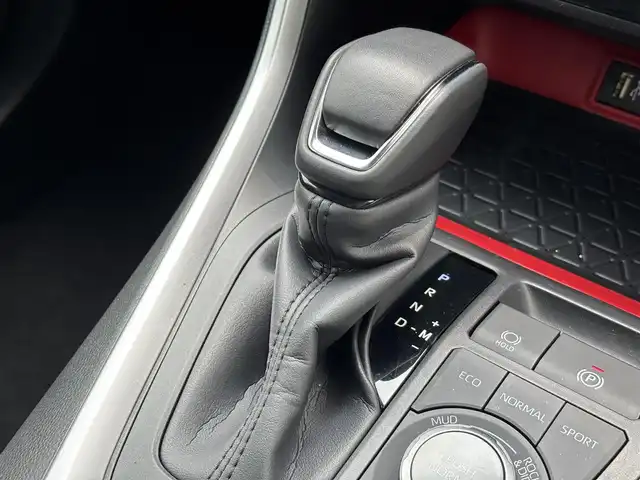トヨタ ＲＡＶ４ アドベンチャー オフロードPKGⅡ 滋賀県 2024(令6)年 0.4万km スーパーホワイトⅡ 10.5型ディスプレイオーディオ/・Bluetooth/フルセグ/バックカメラ/革巻きステアリング/ステアリングリモコン/ステアリングヒーター/ETC2.0/前席シートヒーター/前席シートベンチレーション/運転席パワーシート/オートリトラミラー/LEDオートライト/フォグライト/トヨタセーフティセンス/・レーントレーシングアシスト/・ブラインドスポットモニター/・プリクラッシュセーフティ/・クリアランスソナー/・ロードサインアシスト/・レーダークルーズコントロール/・オートハイビーム/スマートキー