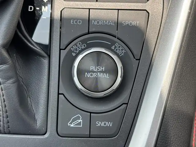 トヨタ ＲＡＶ４ アドベンチャー オフロードPKGⅡ 滋賀県 2024(令6)年 0.4万km スーパーホワイトⅡ 10.5型ディスプレイオーディオ/・Bluetooth/フルセグ/バックカメラ/革巻きステアリング/ステアリングリモコン/ステアリングヒーター/ETC2.0/前席シートヒーター/前席シートベンチレーション/運転席パワーシート/オートリトラミラー/LEDオートライト/フォグライト/トヨタセーフティセンス/・レーントレーシングアシスト/・ブラインドスポットモニター/・プリクラッシュセーフティ/・クリアランスソナー/・ロードサインアシスト/・レーダークルーズコントロール/・オートハイビーム/スマートキー