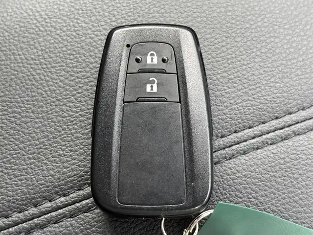 トヨタ ＲＡＶ４ アドベンチャー オフロードPKGⅡ 滋賀県 2024(令6)年 0.4万km スーパーホワイトⅡ 10.5型ディスプレイオーディオ/・Bluetooth/フルセグ/バックカメラ/革巻きステアリング/ステアリングリモコン/ステアリングヒーター/ETC2.0/前席シートヒーター/前席シートベンチレーション/運転席パワーシート/オートリトラミラー/LEDオートライト/フォグライト/トヨタセーフティセンス/・レーントレーシングアシスト/・ブラインドスポットモニター/・プリクラッシュセーフティ/・クリアランスソナー/・ロードサインアシスト/・レーダークルーズコントロール/・オートハイビーム/スマートキー