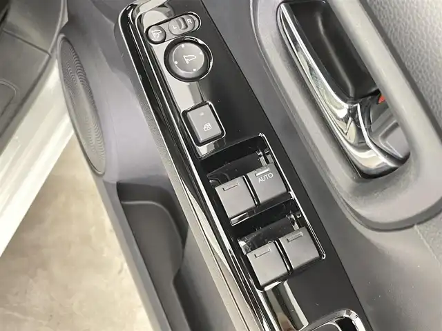 ホンダ Ｎ ＯＮＥ オリジナル 千葉県 2021(令3)年 0.8万km プラチナホワイトパール ホンダセンシング/・衝突軽減ブレーキ/・レーンキープアシスト/・先行車発進お知らせ/・路外逸脱抑制システム/・標識認識機能/純正7インチSDナビ/CD BT SD USB BT フルセグ/バックカメラ/レーダークルーズコントロール/LEDオートライト/パーキングスイッチ/ブレーキホールド/純正フロアマット/ドアバイザー/プッシュスタート/スマートキー
