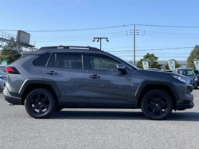 トヨタ ＲＡＶ４ アドベンチャー オフロードPKG 道央・札幌 2021(令3)年 9.1万km グレーメタリック ４WD/寒冷地仕様/トヨタセーフティセンス/純正ディーラーOPナビ/CD/DVD/BT/フルセグ/プリクラッシュセーフティ/横滑り防止装置/レーダークルーズコントロール/ダウンヒルアシストコントロール/レーンキープアシスト/クリアランスソナー/ブラインドスポットモニター/パーキングサポートブレーキ/リアクロストラフィックアラート/ロードサインアシスト/バックカメラ/ビルトインETC/ドライブレコーダー/パワーバックドア/D席パワーシート/デジタルインナーミラー/ステアリングリモコン/プッシュスタート/スマートキー/LEDヘッドライト/オートライト/オートハイビーム/フォグランプ/電動格納ミラー/純正フロアマット/ドアバイザー