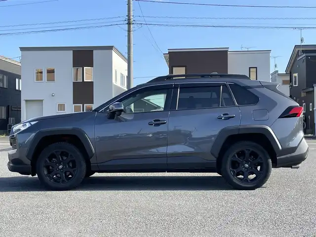 トヨタ ＲＡＶ４ アドベンチャー オフロードPKG 道央・札幌 2021(令3)年 9.1万km グレーメタリック ４WD/寒冷地仕様/トヨタセーフティセンス/純正ディーラーOPナビ/CD/DVD/BT/フルセグ/プリクラッシュセーフティ/横滑り防止装置/レーダークルーズコントロール/ダウンヒルアシストコントロール/レーンキープアシスト/クリアランスソナー/ブラインドスポットモニター/パーキングサポートブレーキ/リアクロストラフィックアラート/ロードサインアシスト/バックカメラ/ビルトインETC/ドライブレコーダー/パワーバックドア/D席パワーシート/デジタルインナーミラー/ステアリングリモコン/プッシュスタート/スマートキー/LEDヘッドライト/オートライト/オートハイビーム/フォグランプ/電動格納ミラー/純正フロアマット/ドアバイザー
