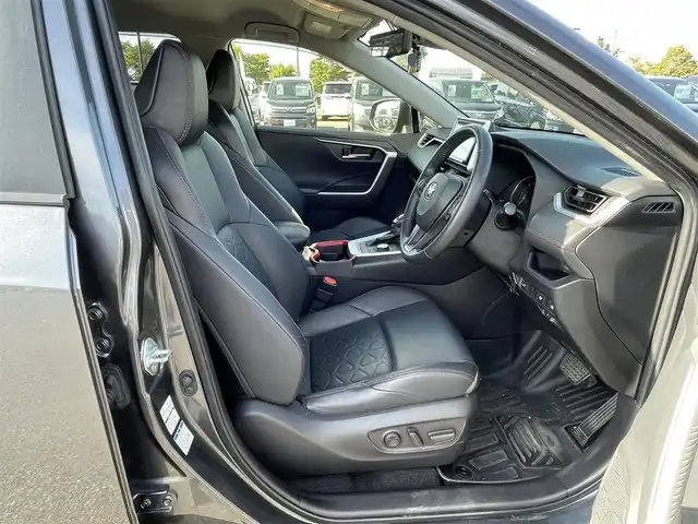 トヨタ ＲＡＶ４ アドベンチャー オフロードPKG 道央・札幌 2021(令3)年 9.1万km グレーメタリック ４WD/寒冷地仕様/トヨタセーフティセンス/純正ディーラーOPナビ/CD/DVD/BT/フルセグ/プリクラッシュセーフティ/横滑り防止装置/レーダークルーズコントロール/ダウンヒルアシストコントロール/レーンキープアシスト/クリアランスソナー/ブラインドスポットモニター/パーキングサポートブレーキ/リアクロストラフィックアラート/ロードサインアシスト/バックカメラ/ビルトインETC/ドライブレコーダー/パワーバックドア/D席パワーシート/デジタルインナーミラー/ステアリングリモコン/プッシュスタート/スマートキー/LEDヘッドライト/オートライト/オートハイビーム/フォグランプ/電動格納ミラー/純正フロアマット/ドアバイザー