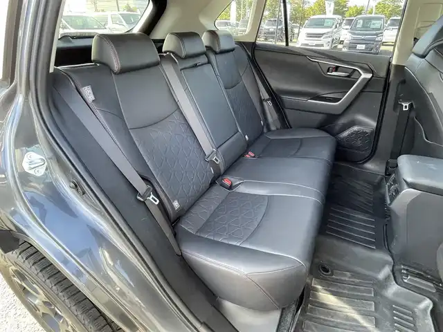トヨタ ＲＡＶ４ アドベンチャー オフロードPKG 道央・札幌 2021(令3)年 9.1万km グレーメタリック ４WD/寒冷地仕様/トヨタセーフティセンス/純正ディーラーOPナビ/CD/DVD/BT/フルセグ/プリクラッシュセーフティ/横滑り防止装置/レーダークルーズコントロール/ダウンヒルアシストコントロール/レーンキープアシスト/クリアランスソナー/ブラインドスポットモニター/パーキングサポートブレーキ/リアクロストラフィックアラート/ロードサインアシスト/バックカメラ/ビルトインETC/ドライブレコーダー/パワーバックドア/D席パワーシート/デジタルインナーミラー/ステアリングリモコン/プッシュスタート/スマートキー/LEDヘッドライト/オートライト/オートハイビーム/フォグランプ/電動格納ミラー/純正フロアマット/ドアバイザー