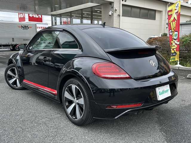 フォルクスワーゲン ザ・ビートル Rライン 埼玉県 2018(平30)年 6.8万km ディープブラックパールエフェクト メモリナビ/バックカメラ/アイドリングストップ/ETC/プッシュスタート/スマートキー/コーナーセンサー/フルセグTV/純正アルミ18インチ/フルオートエアコン/AUX接続端子/オートライト/純正フロアマット/ターボ車