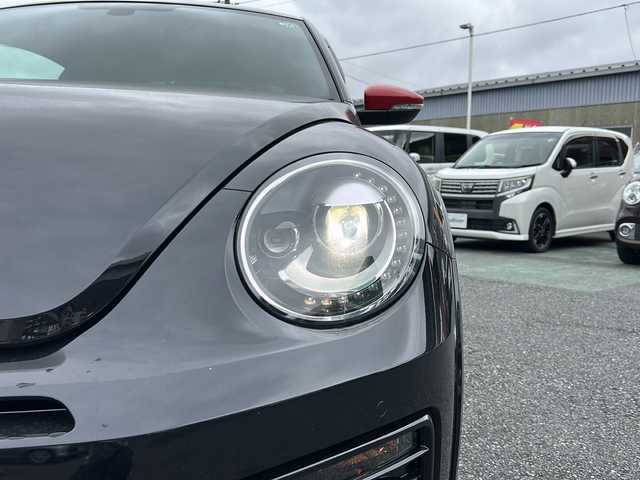 フォルクスワーゲン ザ・ビートル Rライン 埼玉県 2018(平30)年 6.8万km ディープブラックパールエフェクト メモリナビ/バックカメラ/アイドリングストップ/ETC/プッシュスタート/スマートキー/コーナーセンサー/フルセグTV/純正アルミ18インチ/フルオートエアコン/AUX接続端子/オートライト/純正フロアマット/ターボ車