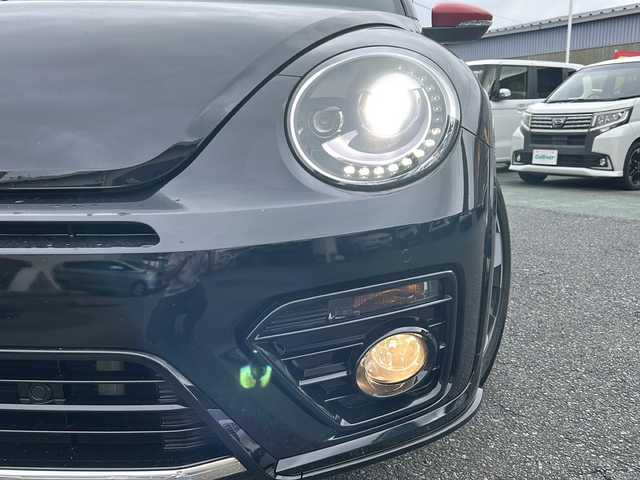 フォルクスワーゲン ザ・ビートル Rライン 埼玉県 2018(平30)年 6.8万km ディープブラックパールエフェクト メモリナビ/バックカメラ/アイドリングストップ/ETC/プッシュスタート/スマートキー/コーナーセンサー/フルセグTV/純正アルミ18インチ/フルオートエアコン/AUX接続端子/オートライト/純正フロアマット/ターボ車
