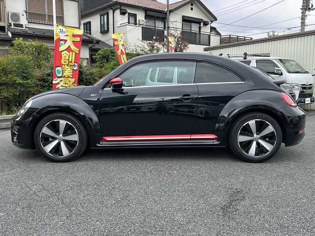 フォルクスワーゲン ザ・ビートル Rライン 埼玉県 2018(平30)年 6.8万km ディープブラックパールエフェクト メモリナビ/バックカメラ/アイドリングストップ/ETC/プッシュスタート/スマートキー/コーナーセンサー/フルセグTV/純正アルミ18インチ/フルオートエアコン/AUX接続端子/オートライト/純正フロアマット/ターボ車