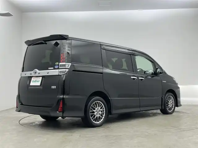 トヨタ ヴォクシー ハイブリッド ZS 埼玉県 2017(平29)年 7.2万km イナズマスパーキングブラックガラスフレーク 純正10インチナビ/　CD DVD 地デジTV Bluetooth/純正12．1インチフリップダウンモニター/バックカメラ/トヨタセーフティーセンス/プリクラッシュセーフティー/クルーズコントロール/レーンディパーチャーアラート/両側パワースライドドア/シートヒーター/LEDオートライト/オートハイビーム/ビルトインETC