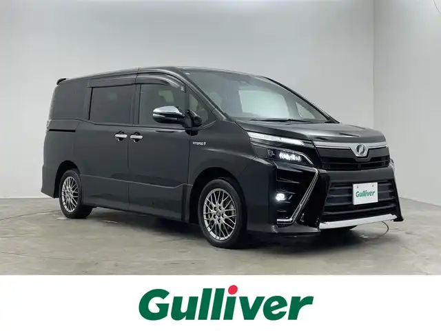 トヨタ ヴォクシー ハイブリッド ZS 埼玉県 2017(平29)年 7.2万km イナズマスパーキングブラックガラスフレーク 純正10インチナビ/　CD DVD 地デジTV Bluetooth/純正12．1インチフリップダウンモニター/バックカメラ/トヨタセーフティーセンス/プリクラッシュセーフティー/クルーズコントロール/レーンディパーチャーアラート/両側パワースライドドア/シートヒーター/LEDオートライト/オートハイビーム/ビルトインETC