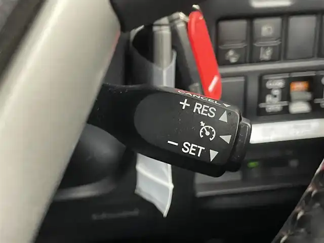 トヨタ ヴォクシー ハイブリッド ZS 埼玉県 2017(平29)年 7.2万km イナズマスパーキングブラックガラスフレーク 純正10インチナビ/　CD DVD 地デジTV Bluetooth/純正12．1インチフリップダウンモニター/バックカメラ/トヨタセーフティーセンス/プリクラッシュセーフティー/クルーズコントロール/レーンディパーチャーアラート/両側パワースライドドア/シートヒーター/LEDオートライト/オートハイビーム/ビルトインETC