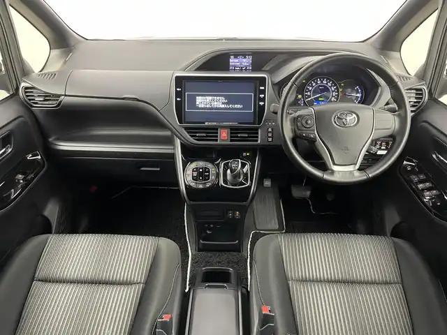 トヨタ ヴォクシー ハイブリッド ZS 埼玉県 2017(平29)年 7.2万km イナズマスパーキングブラックガラスフレーク 純正10インチナビ/　CD DVD 地デジTV Bluetooth/純正12．1インチフリップダウンモニター/バックカメラ/トヨタセーフティーセンス/プリクラッシュセーフティー/クルーズコントロール/レーンディパーチャーアラート/両側パワースライドドア/シートヒーター/LEDオートライト/オートハイビーム/ビルトインETC