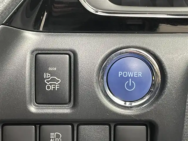 トヨタ ヴォクシー ハイブリッド ZS 埼玉県 2017(平29)年 7.2万km イナズマスパーキングブラックガラスフレーク 純正10インチナビ/　CD DVD 地デジTV Bluetooth/純正12．1インチフリップダウンモニター/バックカメラ/トヨタセーフティーセンス/プリクラッシュセーフティー/クルーズコントロール/レーンディパーチャーアラート/両側パワースライドドア/シートヒーター/LEDオートライト/オートハイビーム/ビルトインETC