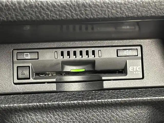 トヨタ ヴォクシー ハイブリッド ZS 埼玉県 2017(平29)年 7.2万km イナズマスパーキングブラックガラスフレーク 純正10インチナビ/　CD DVD 地デジTV Bluetooth/純正12．1インチフリップダウンモニター/バックカメラ/トヨタセーフティーセンス/プリクラッシュセーフティー/クルーズコントロール/レーンディパーチャーアラート/両側パワースライドドア/シートヒーター/LEDオートライト/オートハイビーム/ビルトインETC