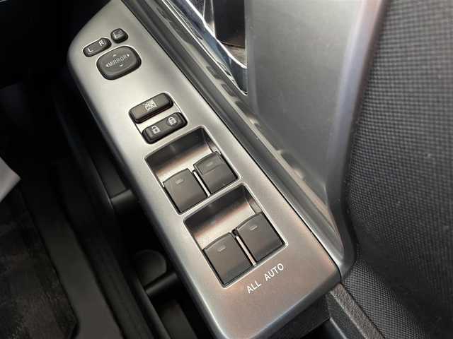 トヨタ ヴォクシー ZS 煌Ⅱ 茨城県 2012(平24)年 8.3万km ブラック (株)IDOMが運営する【じしゃロン水戸店】の自社ローン専用車両になりますこちらは現金またはオートローンご利用時の価格です。自社ローンご希望の方は別途その旨お申付け下さい/純正HDDナビ/ビルトインETC/両側パワースライドドア/フリップダウンミニター/パドルシフト