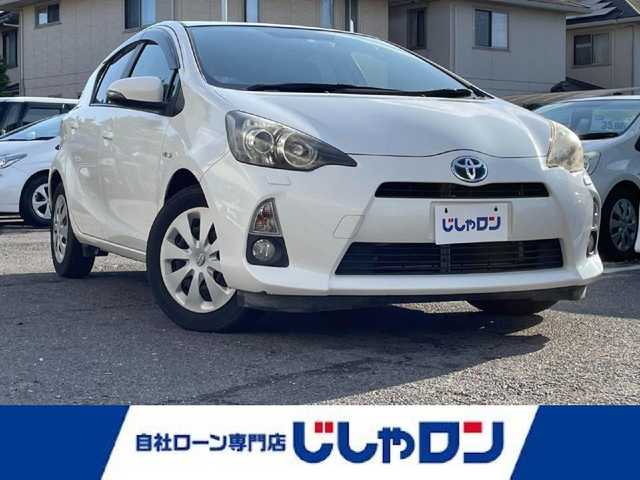 トヨタ アクア G 三重県 2012(平24)年 9.8万km ライムホワイトパールクリスタルシャイン (株)IDOMが運営する【じしゃロン四日市店】の自社ローン専用車両になります。こちらは現金またはオートローンご利用時の価格です。自社ローンご希望の方は別途その旨お申付け下さい/純正SDナビ（CD/DVD/AM/FM/BT）/フルセグTV/エンジンスタートボタン/スマートキー/フルセグTV/純正フロアマット